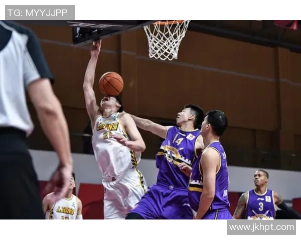 CBA赛场上段立谦精彩表现实现21助力球队逆转胜利的精彩瞬间