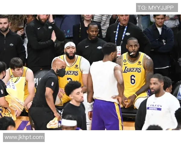 哈登正式加盟湖人！詹姆斯与浓眉汇聚洛杉矶，组建超级豪华阵容