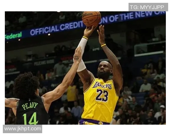 湖人主场惨败雄鹿，詹皇场上怒吼：谁为失利负责？