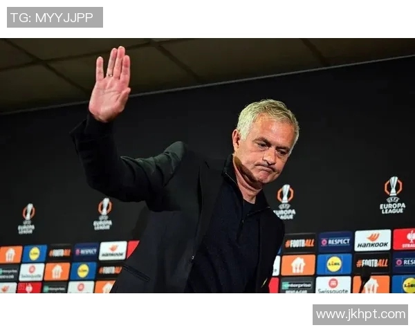 英超曼联主教练透露球队调整战术，力争在下赛季重返前四位置